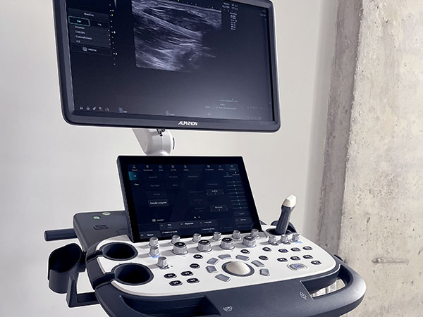 ecógrafo X-CUBE 60 vista parcial que muestra una ecografía realizada con sonda lineal con MSK